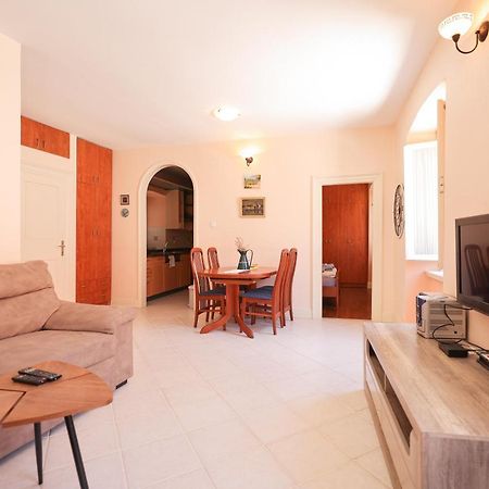 Two Bedroom Apartment In City Center Igor Zadar Bagian luar foto