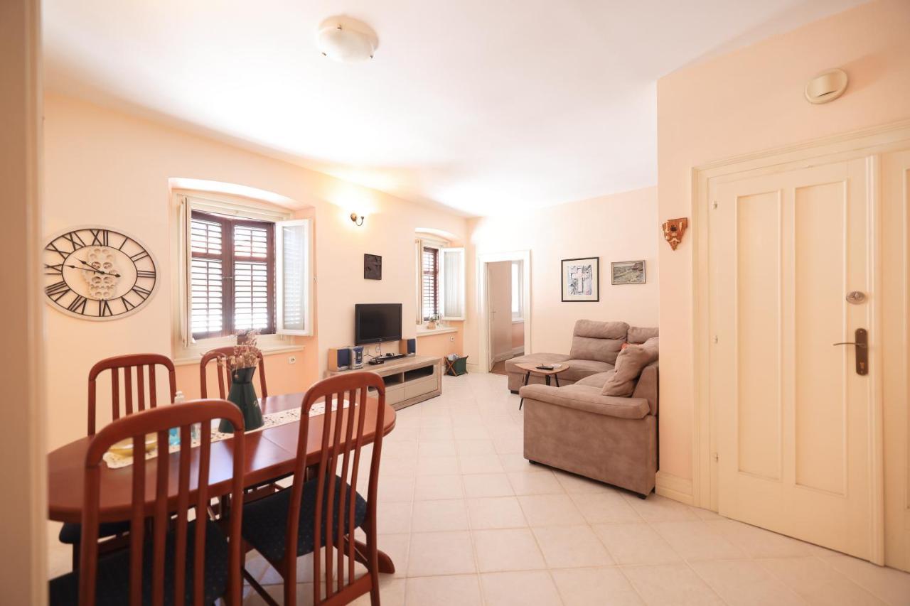 Two Bedroom Apartment In City Center Igor Zadar Bagian luar foto