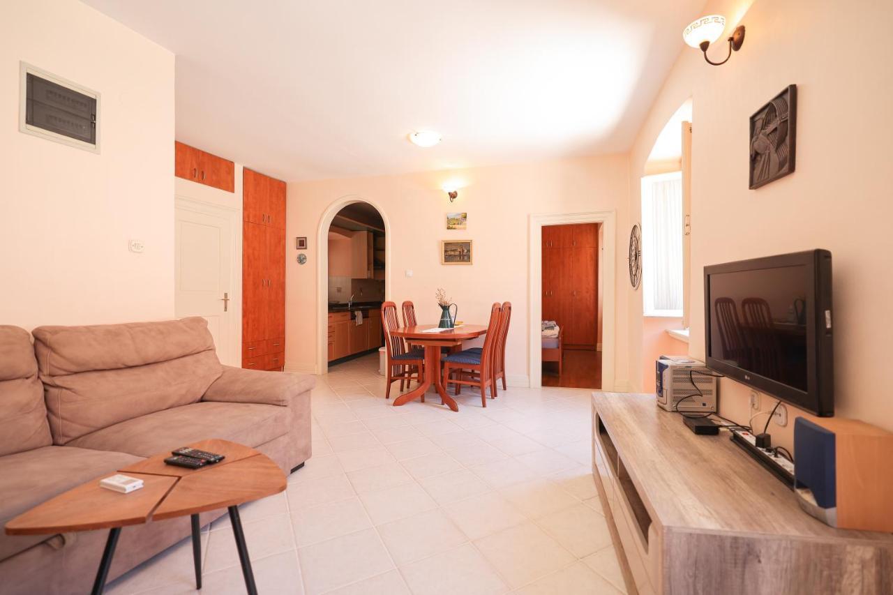 Two Bedroom Apartment In City Center Igor Zadar Bagian luar foto