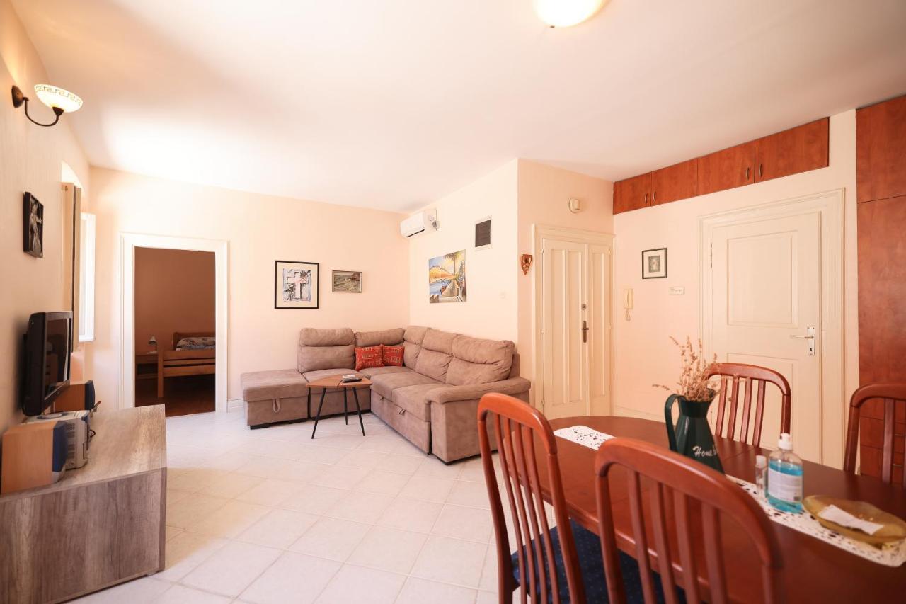 Two Bedroom Apartment In City Center Igor Zadar Bagian luar foto