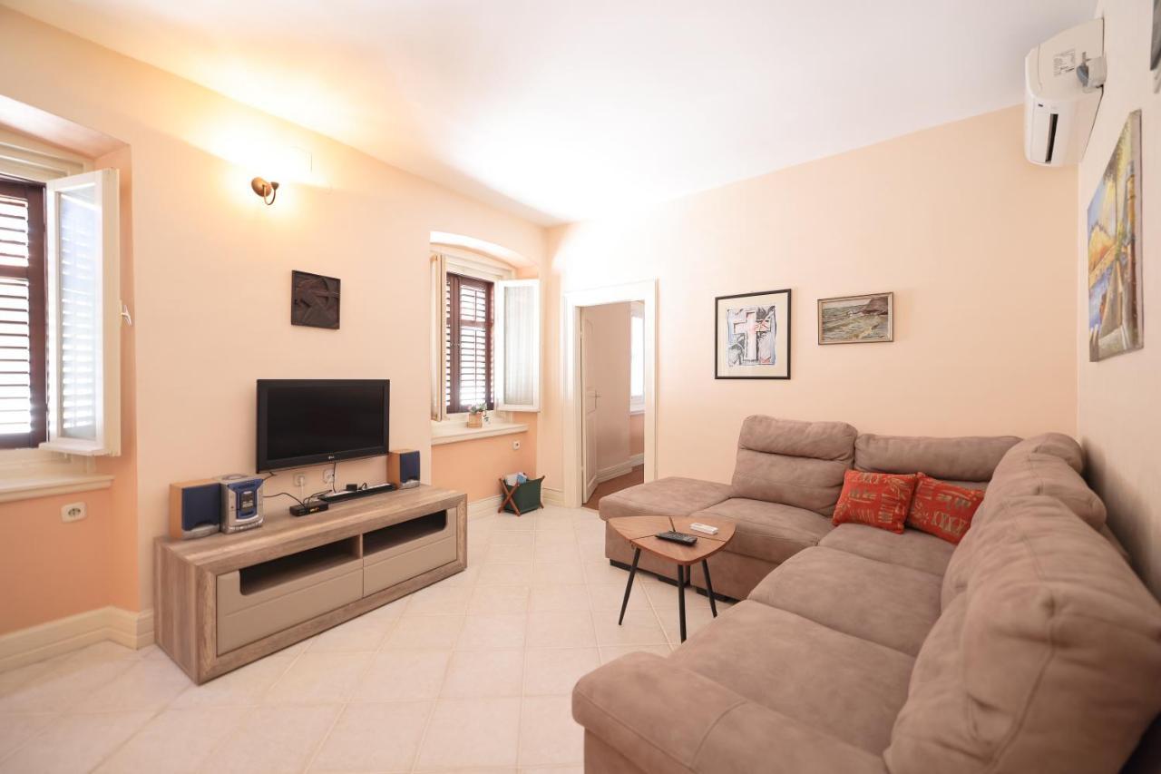 Two Bedroom Apartment In City Center Igor Zadar Bagian luar foto